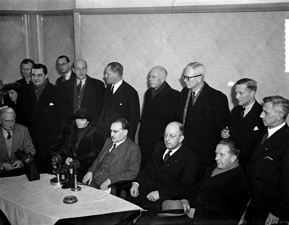 Tijdens de informaties aan de pers, Bestanddeelnr 903-1737