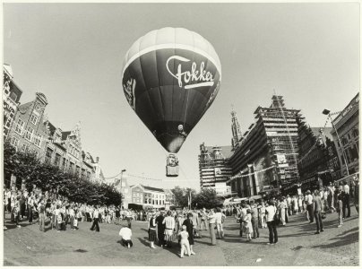 Tijdens de Fokkerherdenking, de hoogste stand die de heteluchtballon haalde. NL-HlmNHA 54014848