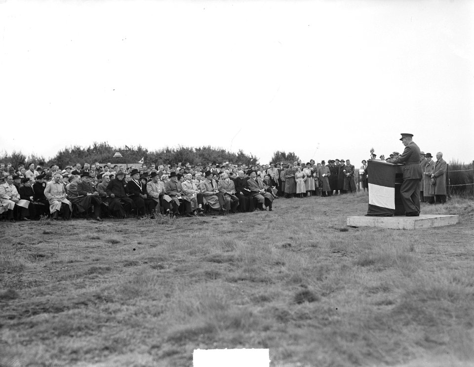 Tijdelijk monument in Amersfoort onthuld, Bestanddeelnr 904-2062