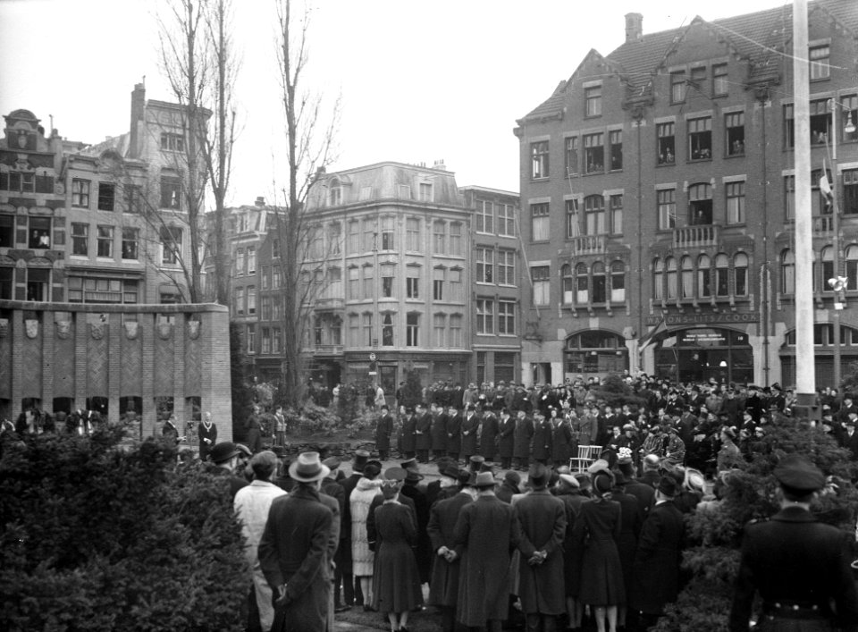 Tijdens rede voorzitter Nationaal Monumenten Commissie jhr.mr. M.L. van Holthe, Bestanddeelnr 934-5147