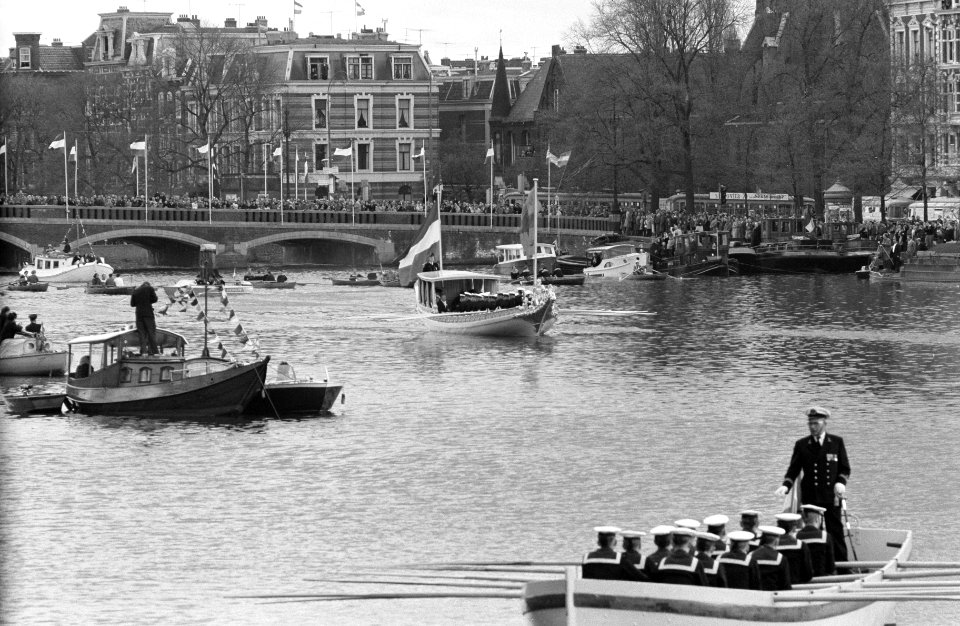 Tijdens de rondvaart in Koninklijke Sloep, Bestanddeelnr 913-8302