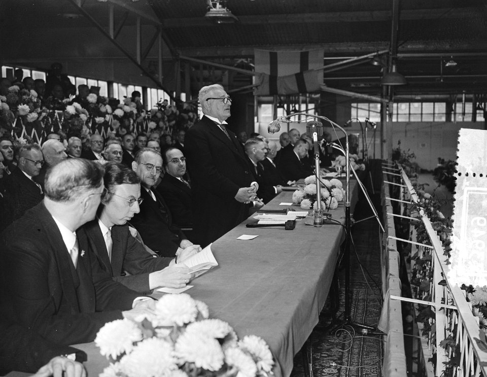 Tijdens de grote jubileumvergadering van de Vrije Universiteit in de RAI te Amst, Bestanddeelnr 907-3949