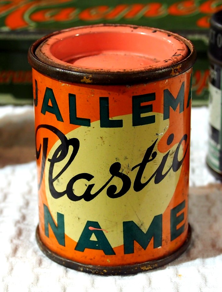 Tjallem Plastic enamel pic1