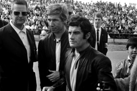 Tijdens de huldiging van Agostini voor het winnen van de 500cc race. Links naast, Bestanddeelnr 922-5833