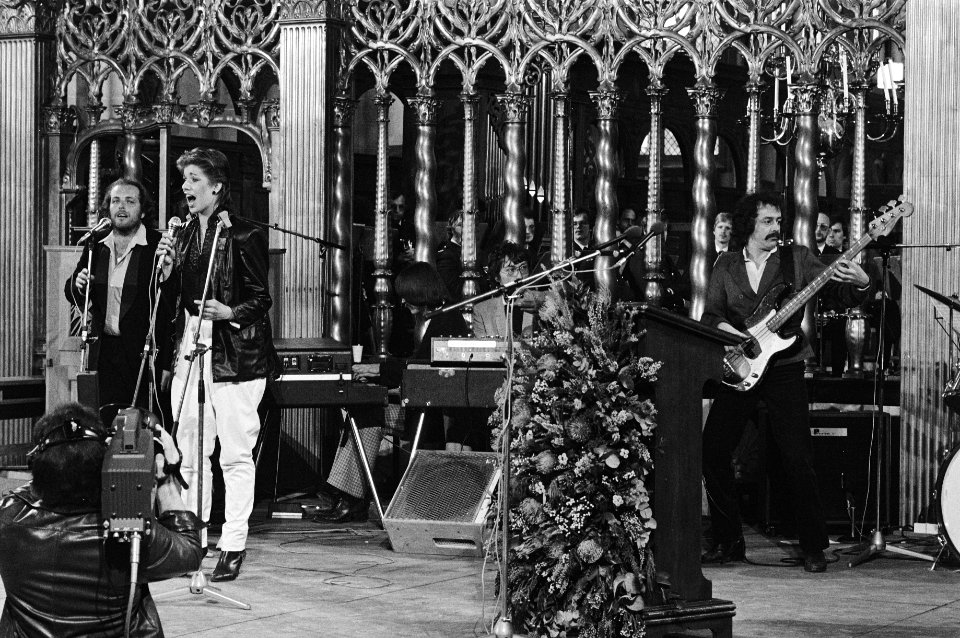 Tijdens centrale manifestatie Stichting Nationale viering Bevrijding in Nieuwe Kerk , optreden Margriet Eshuijs en band, Bestanddeelnr 931-4707
