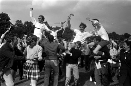 Tilburg kampioen hockey van Nederland na 2-1 winnen van HTCC spelers op de scho, Bestanddeelnr 923-5418