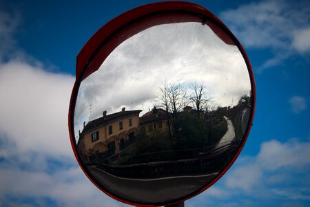 Traffic reflection road
