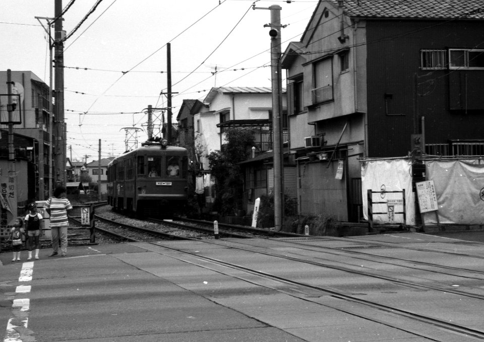 Tokyu 80 approaching Wakabayashi