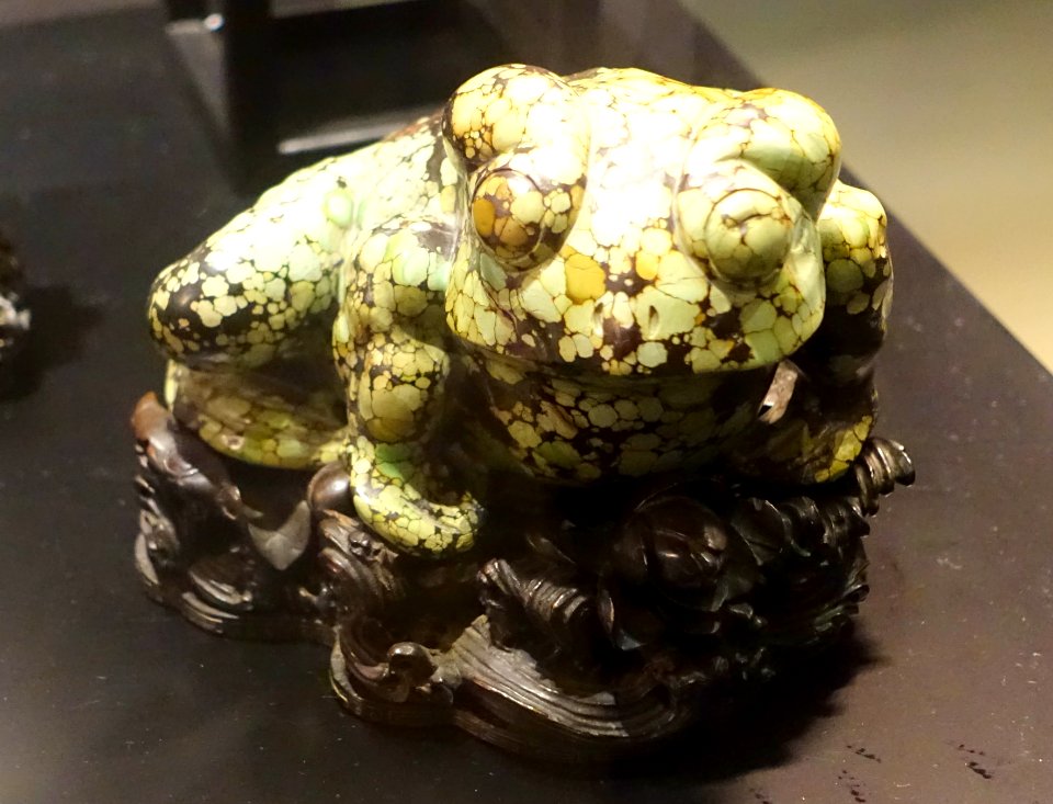 Toad, China, Qing dynasty, 19th century, nephrite - Museu do Oriente - Lisbon, Portugal - DSC06971