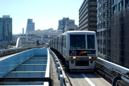 Tokyo Yurikamome line train 2019-04