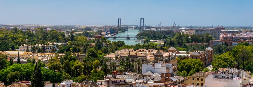 Toits Guadalquivir ponts Séville Espagne (cropped)