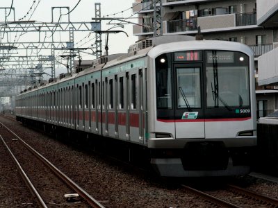 Tokyu Corporation 5000 Series on Den-en-toshi Line