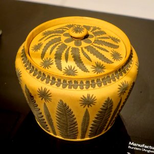 Tobacco jar, Wedgwood Factory, England, c. 1790-1810, stoneware - Montreal Museum of Fine Arts - Montreal, Canada - DSC09435