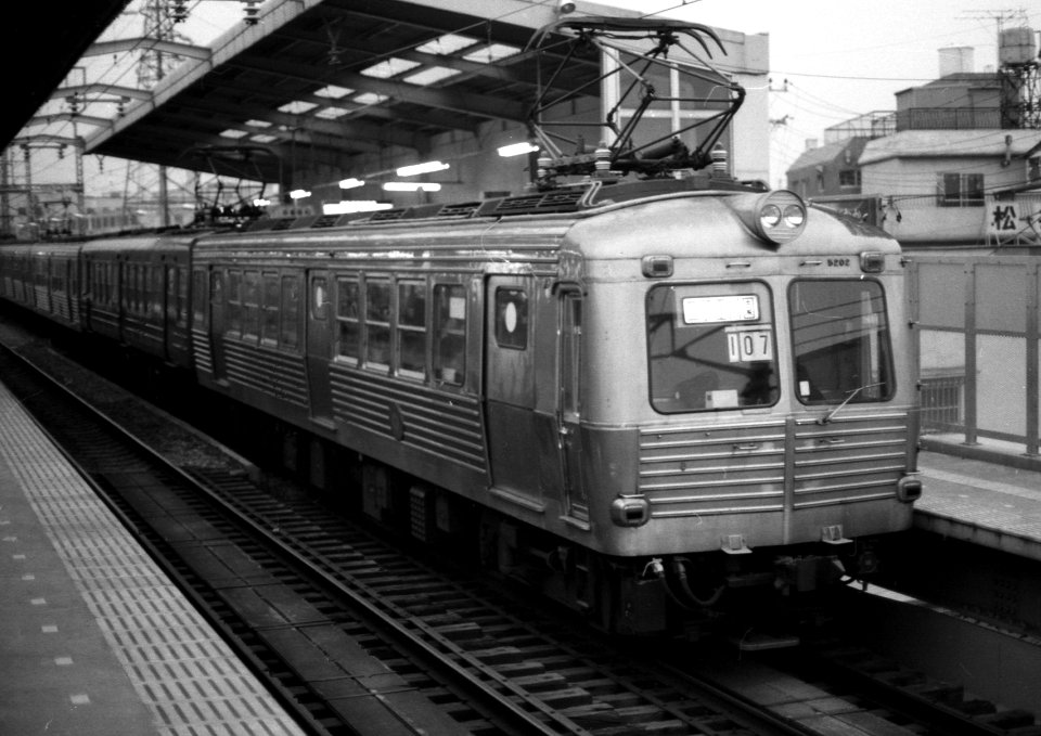 Tokyu 5200 approaching Midorigaoka