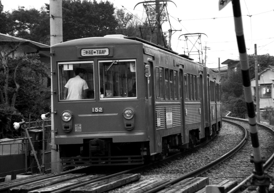 Tokyu 152 running Setagaya line