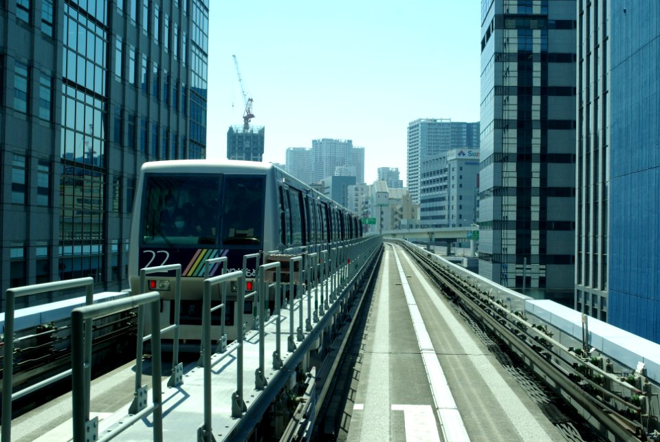 Tokyo Yurikamome line train 2019-04 4