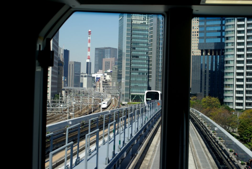 Tokyo Yurikamome line train 2019-04 3