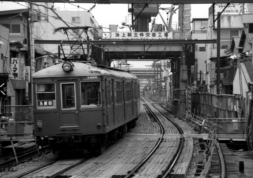 Tokyu 3450 leaving Ebara Nakanobu