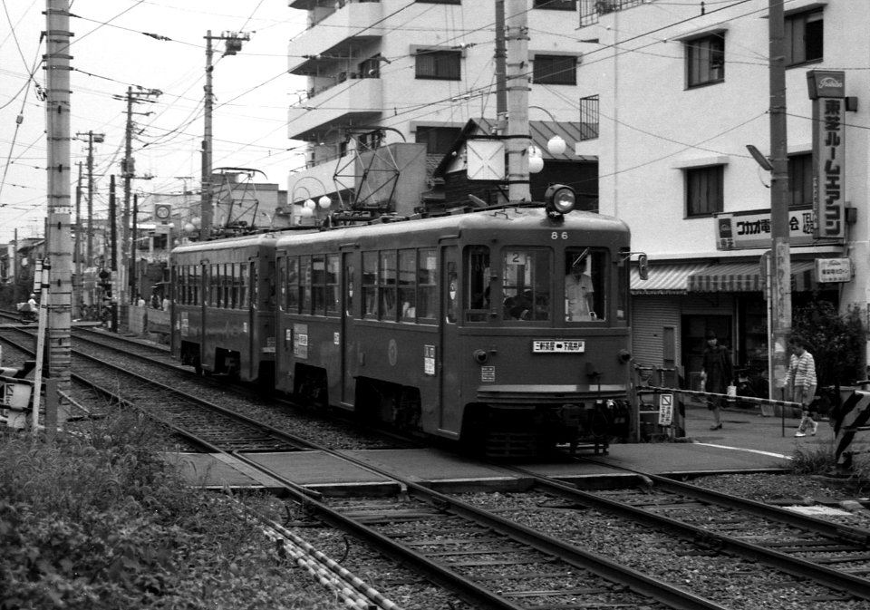 Tokyu 86 running Setagaya line