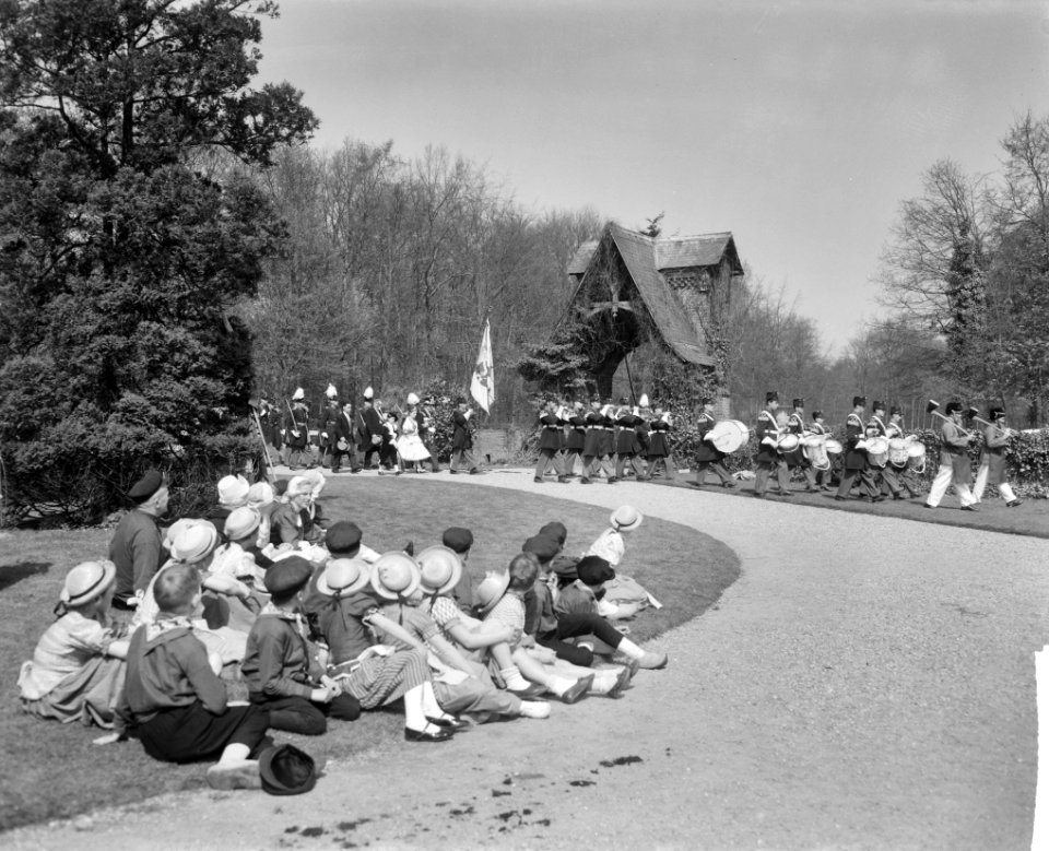 To-day Show op Kasteel De Haar te Haarzuilen, Hollandse klederdrachten in de omg, Bestanddeelnr 915-0900