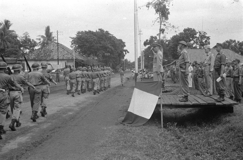 Tjikampek. Te Tjikampek werden 11 officieren van de 2de Infanterie Brigade beedi, Bestanddeelnr 389-3-4