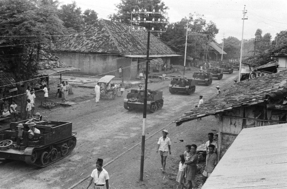 Tjikampek. Te Tjikampek werden 11 officieren van de 2de Infanterie Brigade beedi, Bestanddeelnr 389-2-4