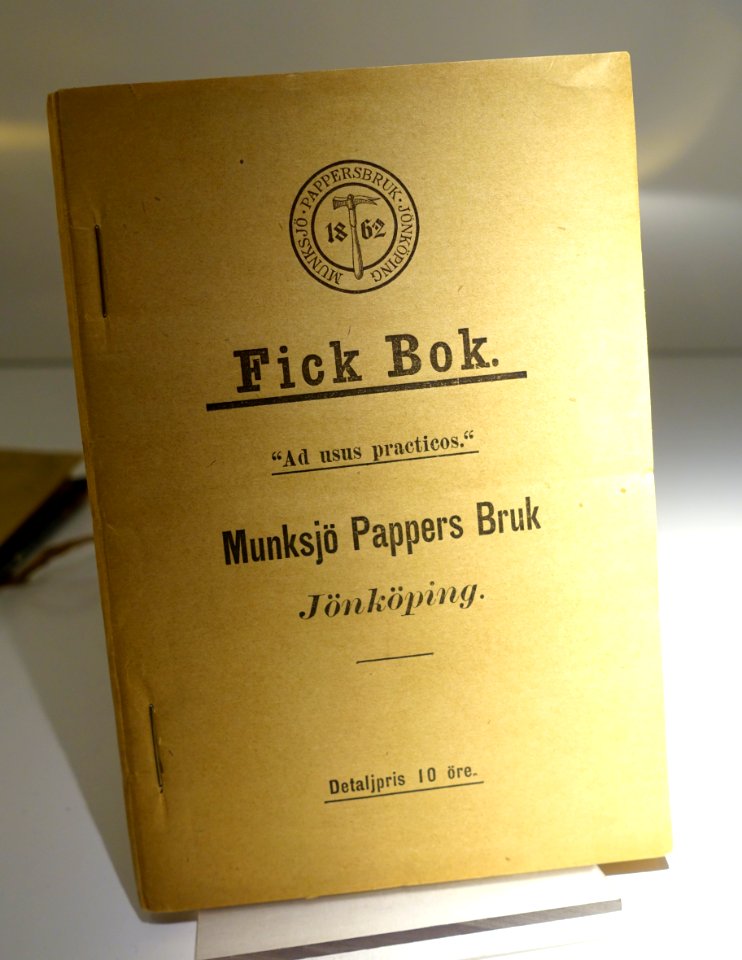 Toilet paper, bound in Pocket Book ad usus practicos, manufactured from 1883, Munksjo paper mill, near Jonkoping, TM17677 - Tekniska museet - Stockholm, Sweden - DSC01577