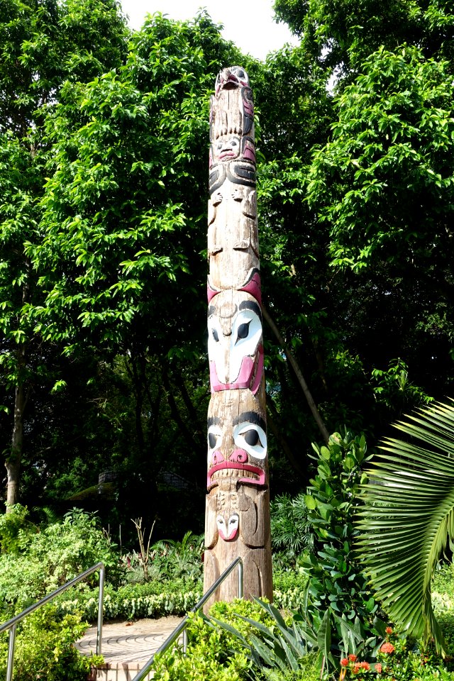 Tlingit Blackfish pole - Kowloon Park, Tsim Sha Tsui, Kowloon, Hong Kong - DSC00658