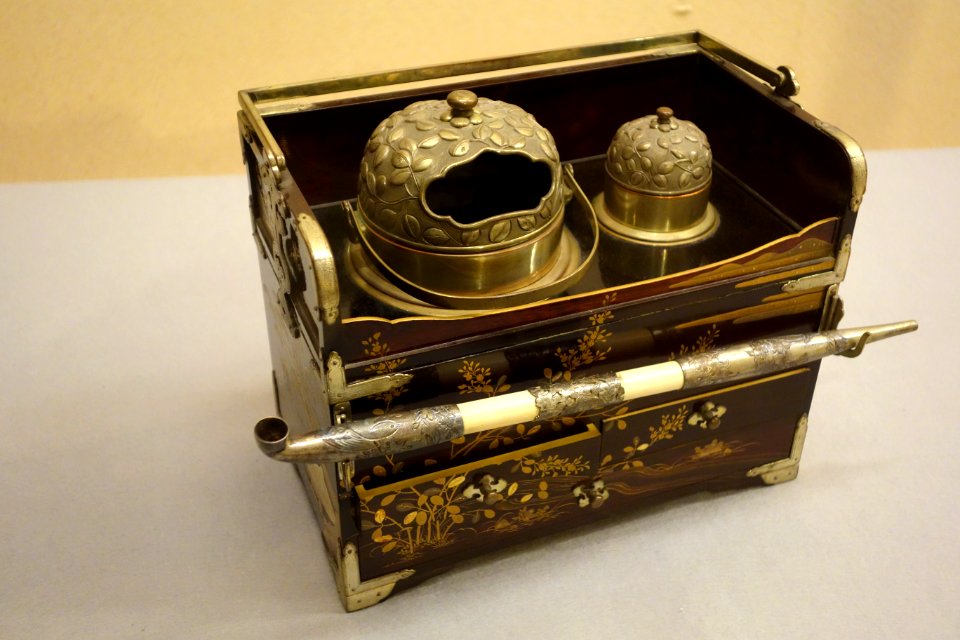 Tobacco set, view 2 - Sanada Treasure Museum - Nagano, Japan - DSC09391