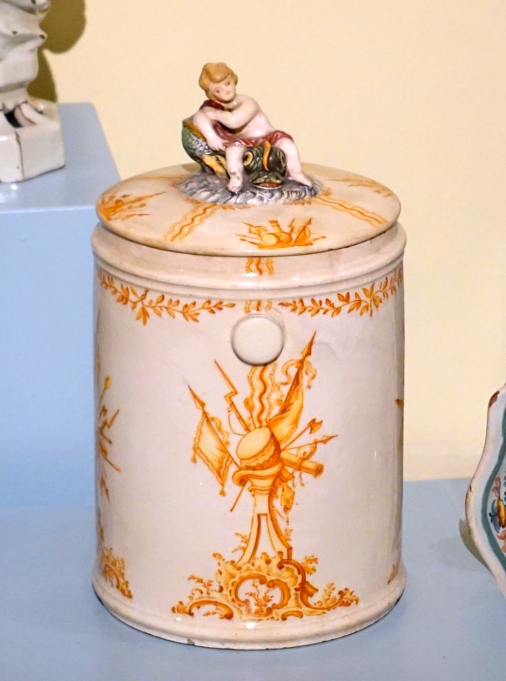 Tobacco jar in the Trophy series, Real Fabrica de Alcora, Castellon, Spain, second period, 1764-1775 AD, ceramic - Museo Nacional de Artes Decorativas - Madrid, Spain - DSC08302