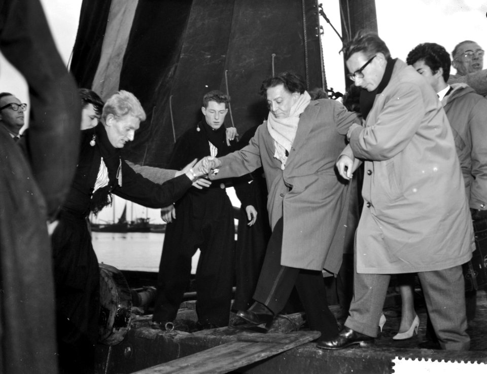 Tito Schipa in Volendam, aankomst per botter in de haven, Bestanddeelnr 910-7869