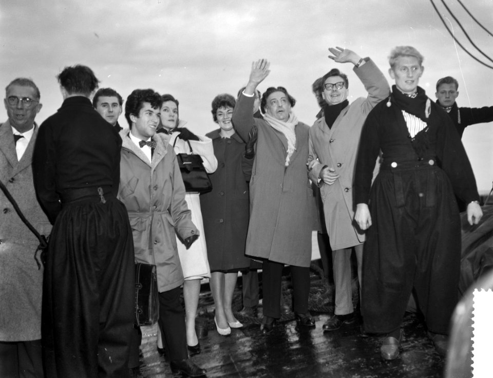 Tito Schipa in Volendam, aankomst per botter in de haven, Bestanddeelnr 910-7868