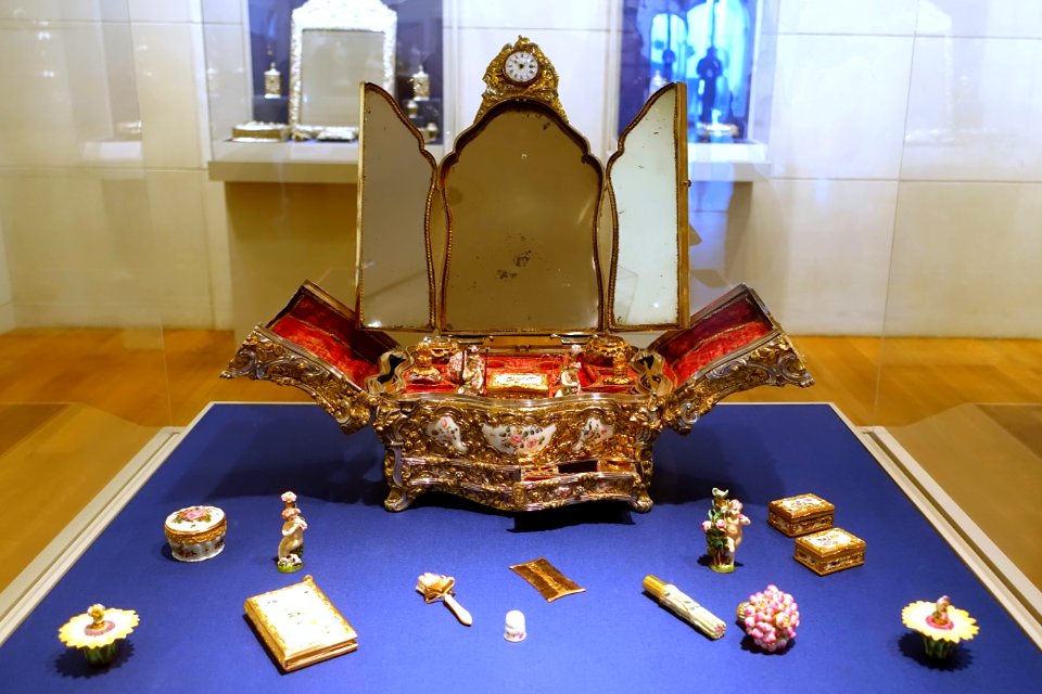 Toilet service, Charles Gouyn designer, St. James's Factory, London, England, c. 1755, gold-mounted porcelain with enamel decoration, gold, steel, glass, paper - Dallas Museum of Art - DSC05158