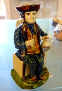 Toby jug, c. 1790-1860, faience with calcinated flint - Fábrica de Cavaquinho - Museu Nacional de Soares dos Reis - Porto, Portugal - DSC00414