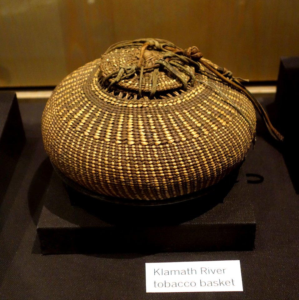 Tobacco basket, Klamath River - Oakland Museum of California - DSC04944