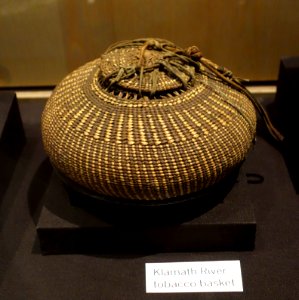 Tobacco basket, Klamath River - Oakland Museum of California - DSC04944