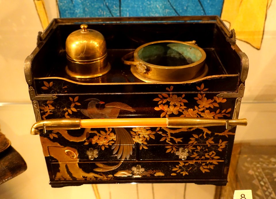 Tobacco smoker's box, Japan, 19th century, black lacquer, silver and gold lacquer on wood, metal - Östasiatiska museet, Stockholm - DSC09180