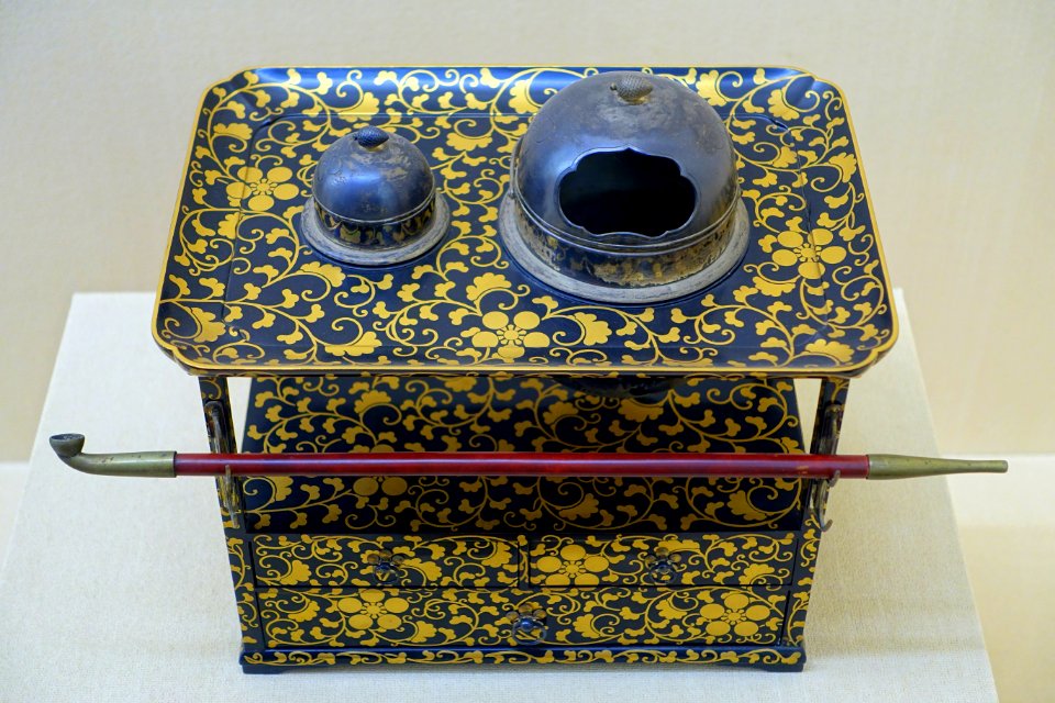 Tobacco tray and pipe - Nomura Samurai Family Residence - Nagamachi - Kanazawa, Japan - DSC00479