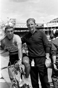 Tour de l'Avenir aankomst in Parijs Gerben Karstens, winnaar laatste etappe met, Bestanddeelnr 916-6429