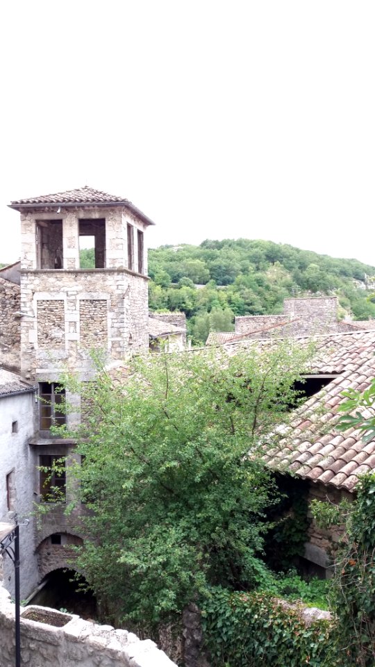 Tour de la maison Roussel - Vogüé