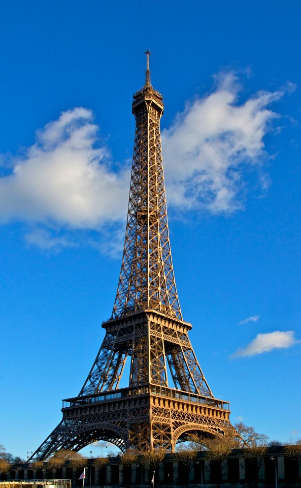 Tour Eiffel depuis un bateau sur la Seine
