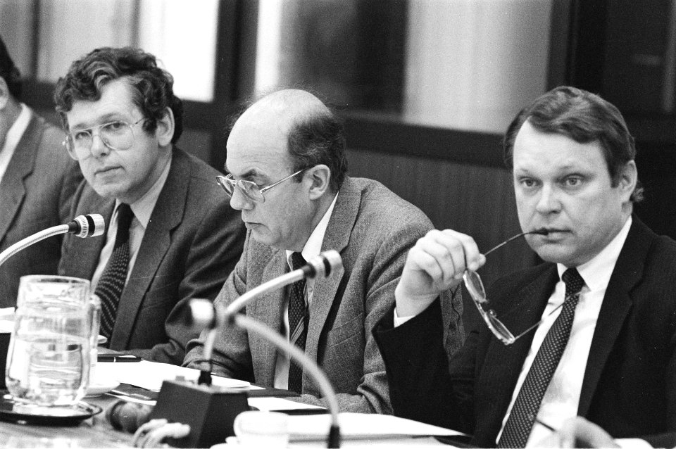 TK, uitgebreide cieverg. Defensie inzake defensienota vlnr staatssecr. Van Houw, Bestanddeelnr 932-9112