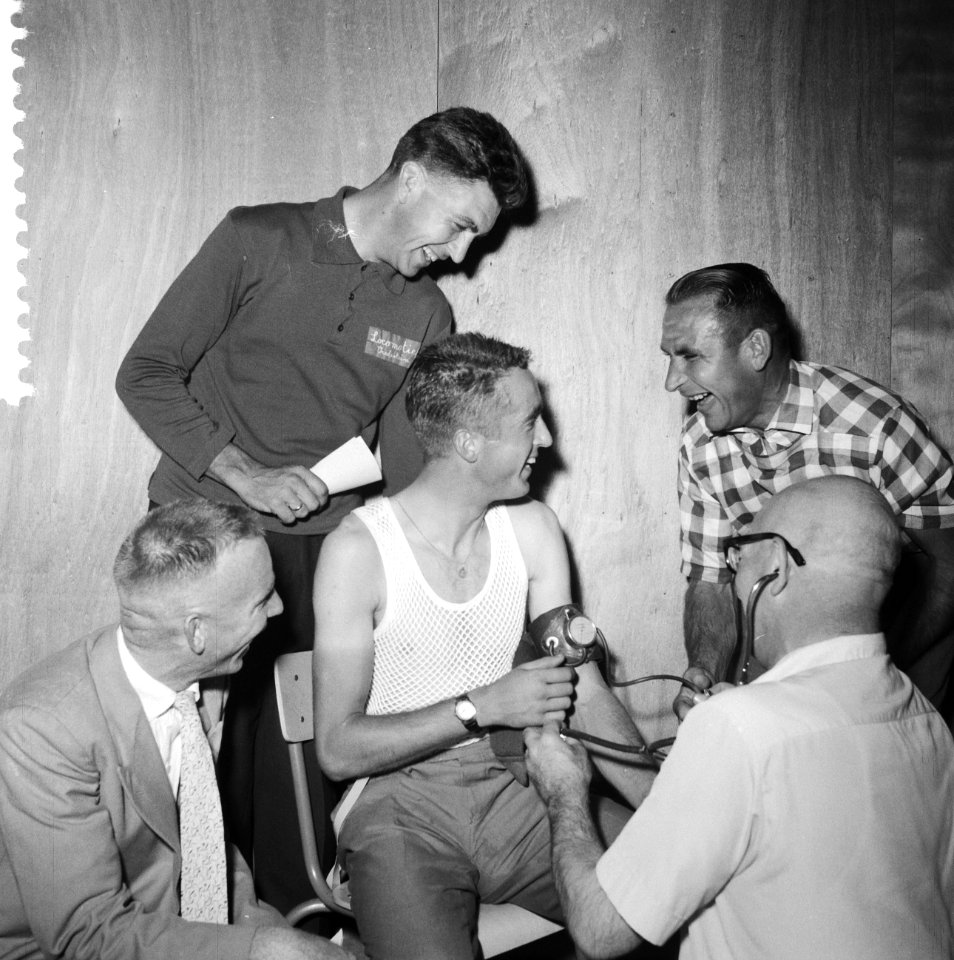 Tour-de France , Nederlandse renners in Lille (medisch onderzoek), Bestanddeelnr 911-3627
