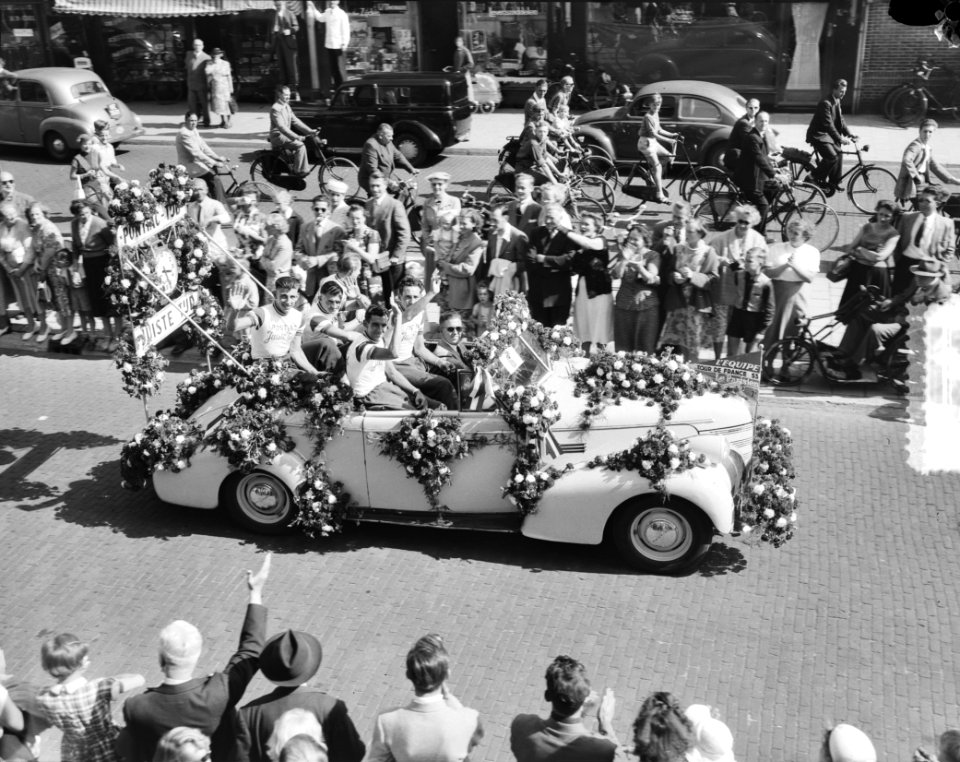 Tour de France ploeg in wagen, Bestanddeelnr 905-8726