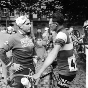 Tour de France , Wim van Est in gesprek met Anglade, Bestanddeelnr 911-3747