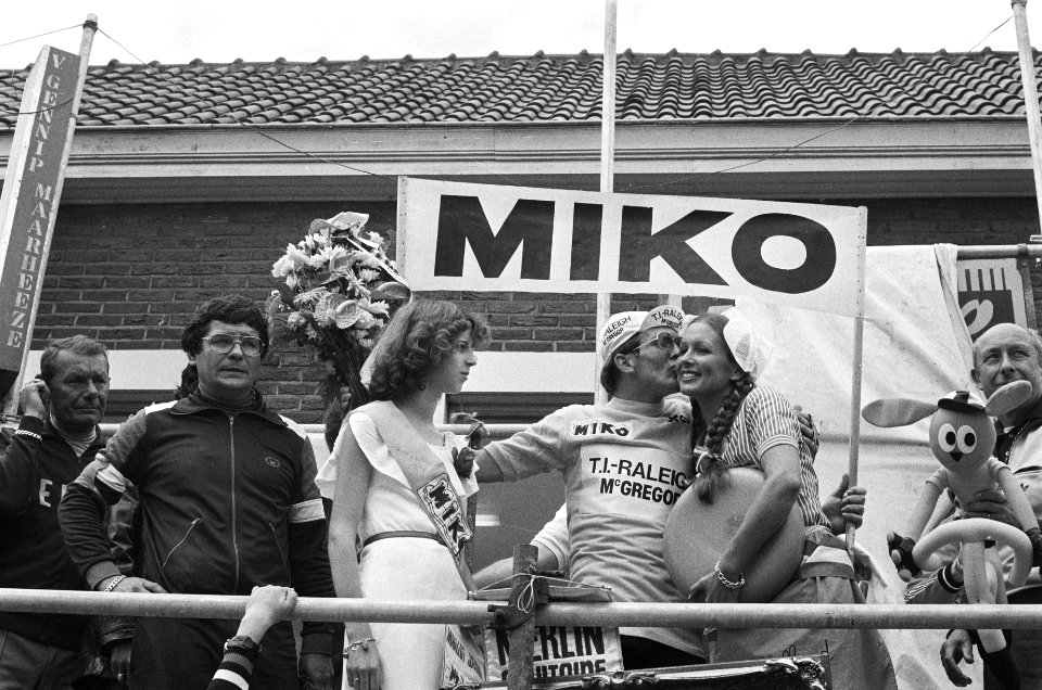 Tour de France 1e gedeelte, 1e etappe, Leiden St. Willibrord , Jan Raas op erepo, Bestanddeelnr 929-8014