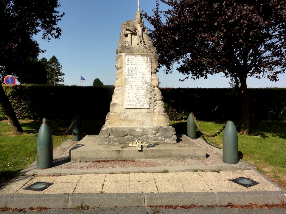 Tocqueville-les-Murs (Seine-Mar.) monument aux morts