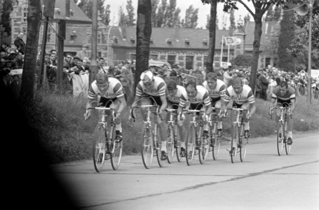Tour de France , ploegentijdrit, de Televizierploeg winnaar hier in aktie, Bestanddeelnr 919-2825