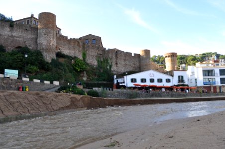 Tossa-Fluss, vor Burg