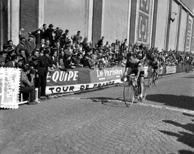 Tour de France tweede dag. Finish eerste Belg De Bruyne, Bestanddeelnr 907-8768